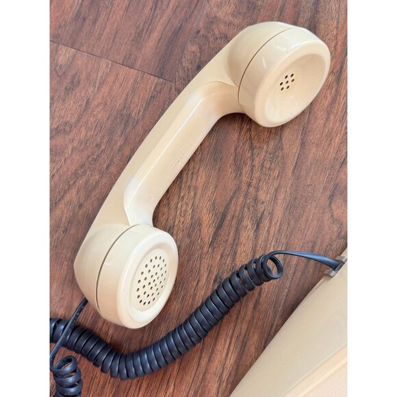 Vintage ITT Beige Push-Button Landline Phone Coiled Cord PROP Untested RJ11C 70s - Picture 7 of 9